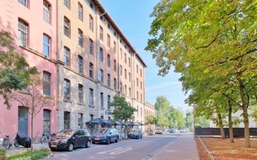 Freies, möbliertes, 1-Zimmer-Appartement auf der ERBA-Insel! - Referenz