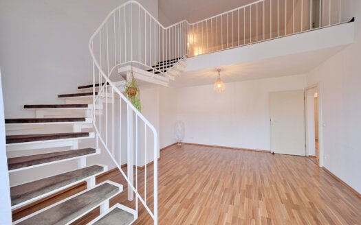 Ga­le­rie­woh­nung auf zwei Ebe­nen mit Loftfeeling!