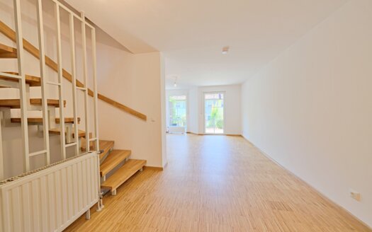 Stil­voll mo­der­ni­sier­tes Rei­hen­haus zum Wohlfühlen!