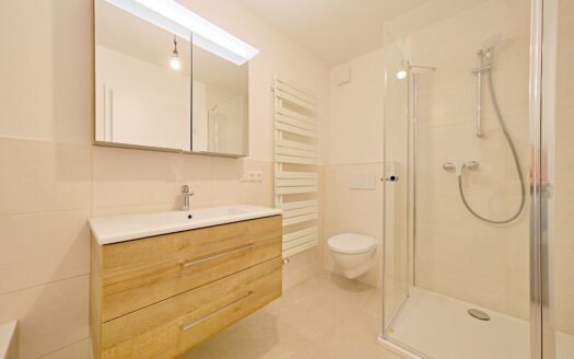Stil­voll mo­der­ni­sier­tes Rei­hen­haus zum Wohlfühlen!