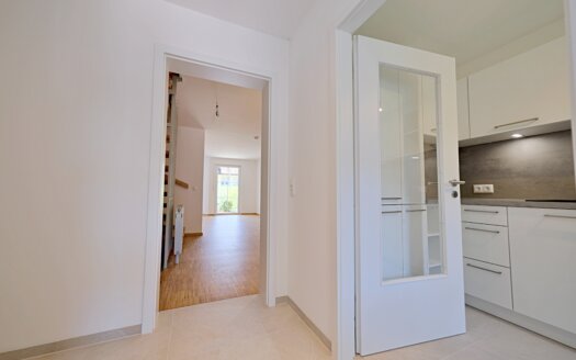 Stil­voll mo­der­ni­sier­tes Rei­hen­haus zum Wohlfühlen!