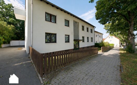 Ihr neu­es Zu­hau­se am Schloss Colm­dorf: 2,5‑Zimmer-Dachgeschosswohnung mit Gestaltungsspielraum!