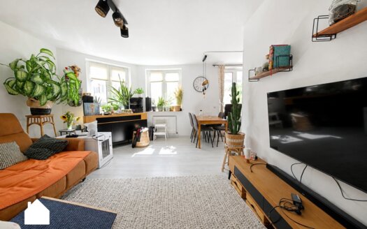 Hel­le 3‑­Zim­mer-Woh­nung mit zwei Bal­ko­nen und Tiefgaragenstellplatz