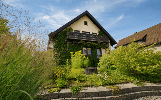 Groß­zü­gig im Grü­nen le­ben – ein Haus vol­ler Möglichkeiten!
