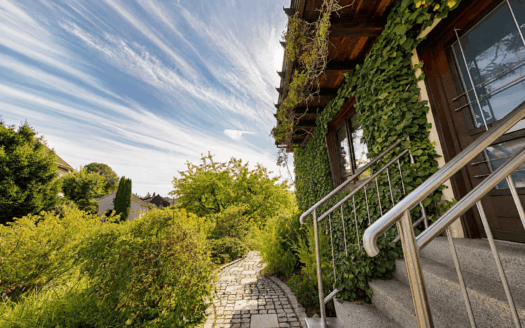 Groß­zü­gig im Grü­nen le­ben – ein Haus vol­ler Möglichkeiten!