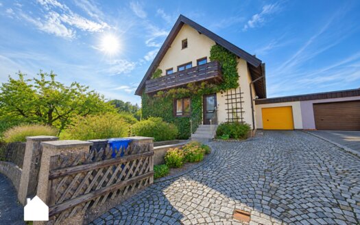 Groß­zü­gig im Grü­nen le­ben – ein Haus vol­ler Möglichkeiten!